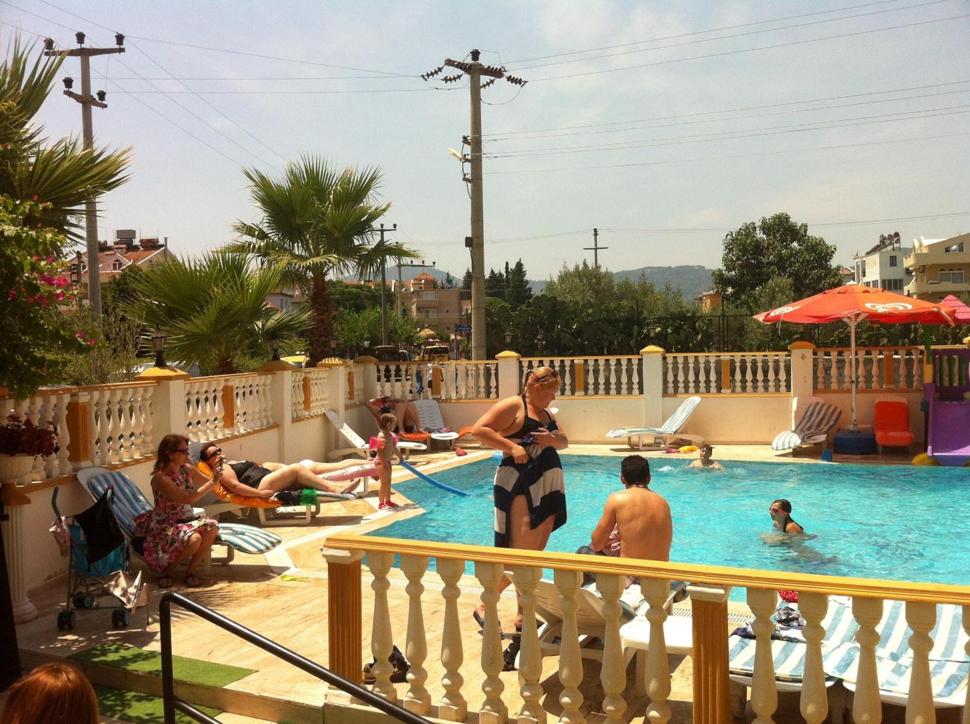 Irem Apart Hotel Marmaris Bagian luar foto